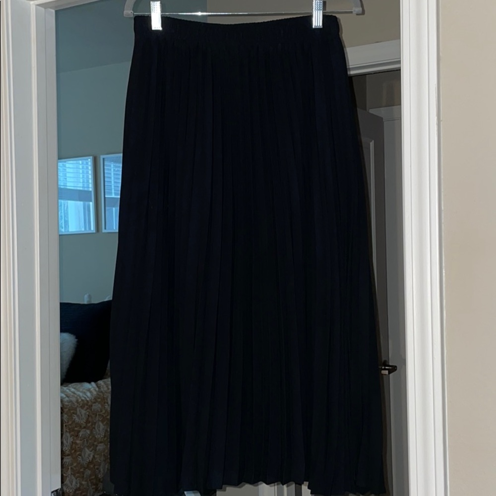 Black Midi Pleated skirt